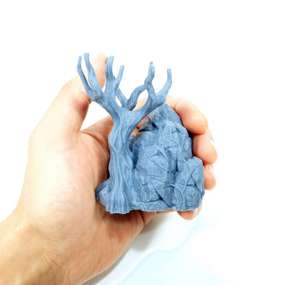Tabletop Terrain Fels mit Baum | 28mm Fantasy Scenery für DnD, RPG und Wargaming